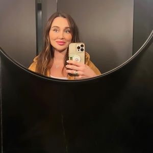 Meet your Posher, Elaina